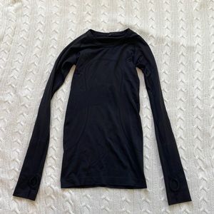 Lululemon women’s athletic running shirt. Black. XS